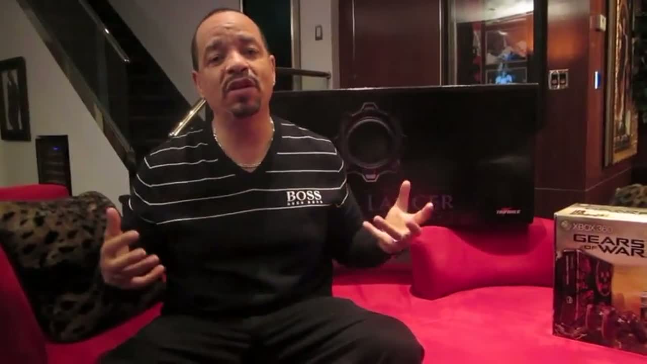 Gears of War 3 - Unboxing with Ice T