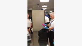 Keď vám v batožine na letisku nájdu vašu hračku