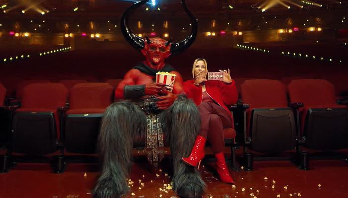 Ryan Reynolds a Taylor Swift spravili reklamu na rok 2020