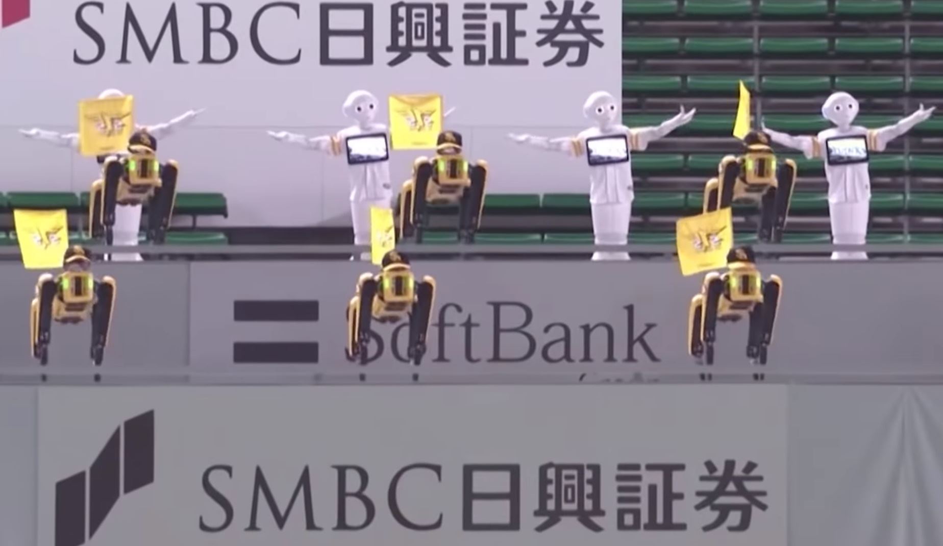 Korona vymenila divákov na štadióne za robotov