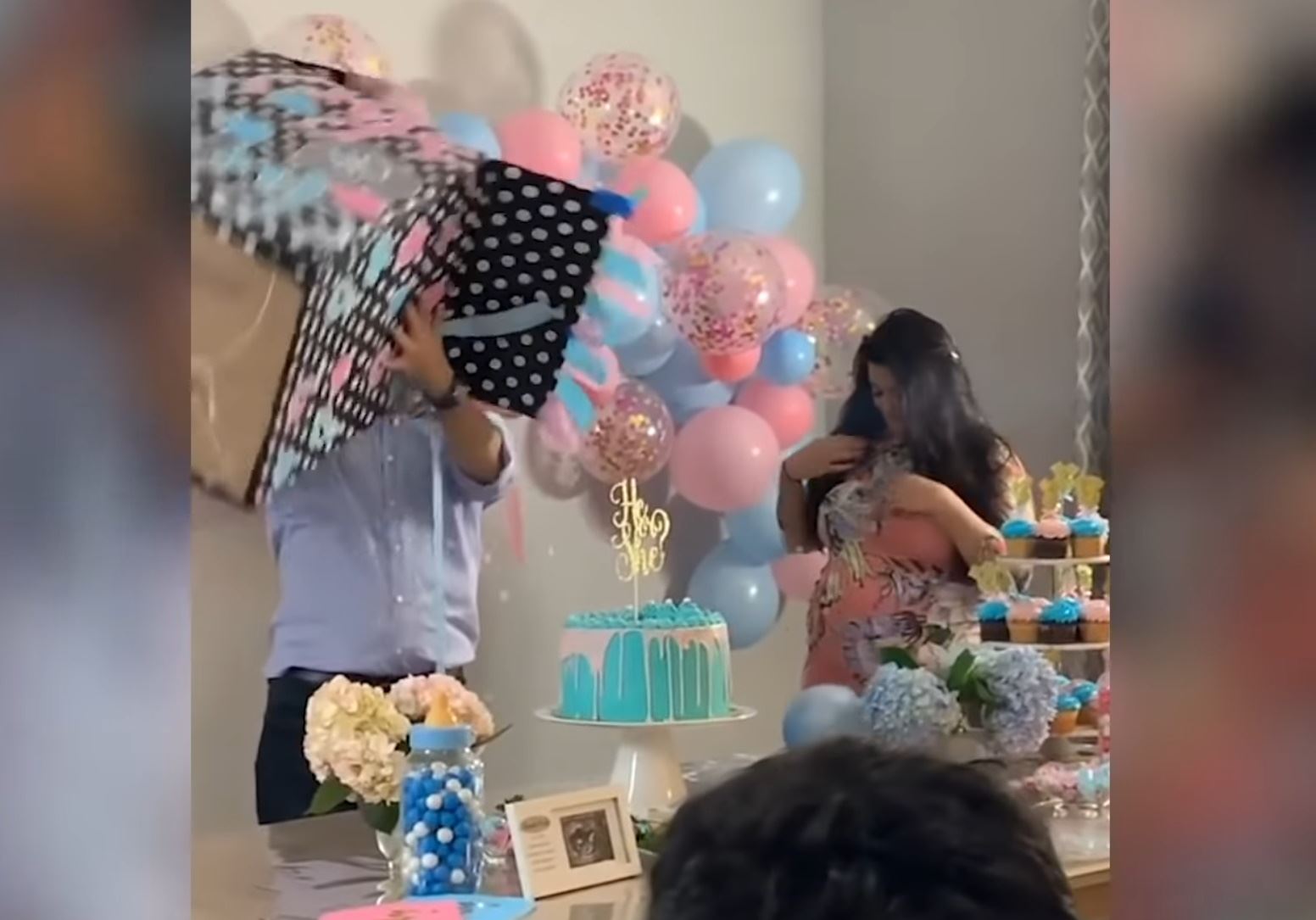 Hlúpe trendy osláv ohlásenia pohlavia dieťaťa