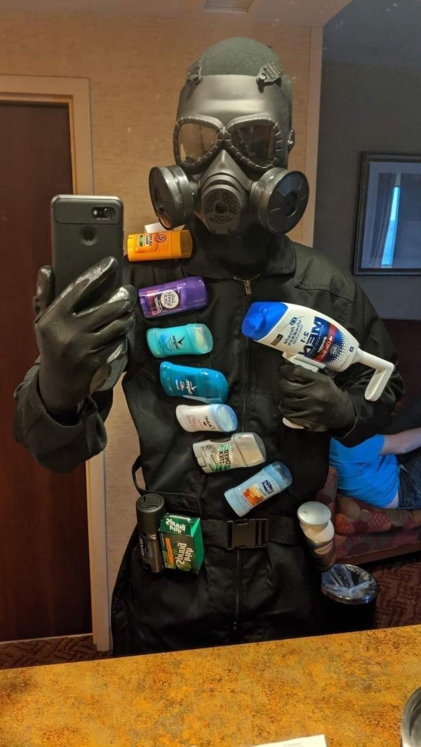 Koronabojovník v plnej zbroji