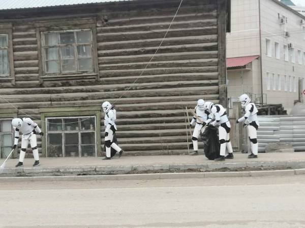 Keď váš šéf prehrá boj o galaxiu a vy si musíte nájsť inú prácu