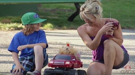 Pes nab�ral s autom - skryt� kamera