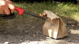 Skryt kamera - Policajt zapli parka