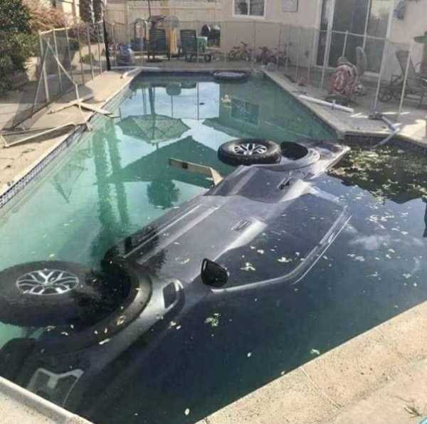 Ke poviete, ene nech cestou umyje auto