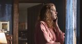 Amy Adams sa vo filme Nightbitch premení na psa