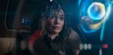 Atlas. Akn netflix sci-fi zbava o splynut loveka a stroja s Jennifer Lopez