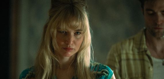 Jennifer Lawrence a Robert Pattinson v milostnom delriu Die My Love