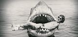 Jaws @ 50: The Definitive Inside Story je profesionlne uroben, svin a strhujci pohad na vznik ikonickej legendy