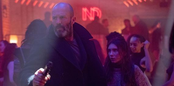 Do k�n prich�dza jeho nov� ak�n� film V �kryte / Shelter re�is�ra 
Rica Romana Waugha (Greenland)