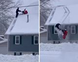 Ach, toľko snehu na streche, to dám dole....