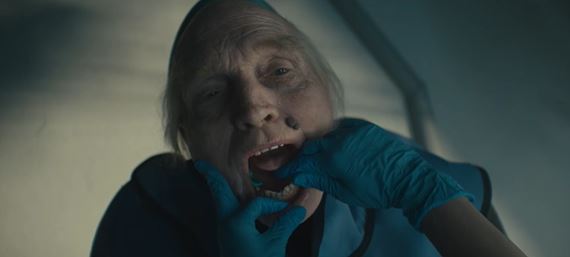 Insidious sa vracia s podtitulom S� medzi nami. No�n� mory objavili cestu do n�ho sveta