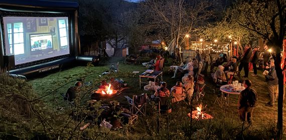 Dokument�rne filmy na netradi�n�ch miestach - KineDok od�tartoval nov� ro�n�k oscarov�m filmom P�n Nikto proti Putinovi