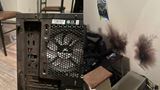 Blesk zničil hráčovi PC cez internetový kábel