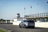 Range Rover Sport Electric príde ešte tento rok, prvýkrát sa ukázal v Goodwoode