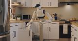 Domáci robot Memo ukazuje, ako autonómne skladá bielizeň