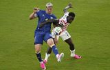 VAR ukázal faul, rozhodca ho potvrdil, ale FIFA po tlaku Trumpa odložila trest