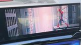 BMW nahnevalo majite�ov vozidiel reklamou na Spider-Mana priamo na displeji auta