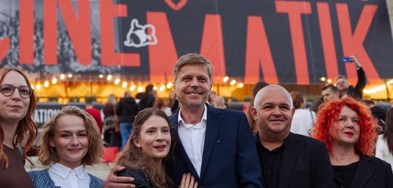 Jana Koval�ikov� exceluje vo filme L�ska. Novinka Marka �kopa prich�dza do k�n u� tento t��de� 