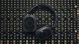 Nothing predstavilo Headphone (1) Pro s trojicou meni�ov, �t�diov�m zvukom a v�dr�ou 68 hod�n